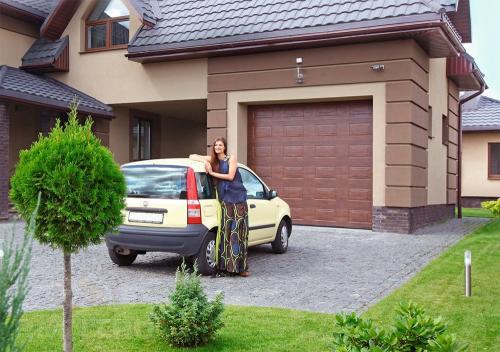 Гаражные секционные ворота в России. Разновидности секционных ворот ДорХан 06 Гаражные секционные ворота в России. Разновидности секционных ворот ДорХан 06