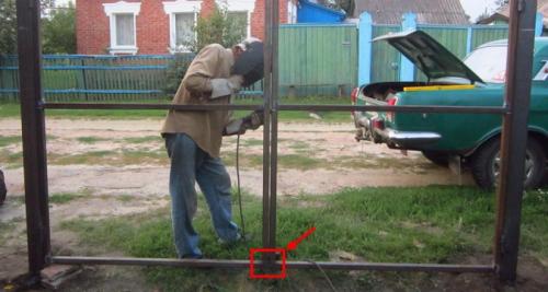 Металлические ворота с калиткой. Декоративные калитки и ворота 06