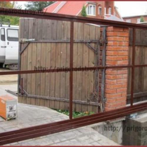 Откатные ворота с калиткой. Как сделать откатные ворота своими руками 12