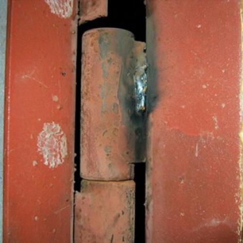 Металлические ворота с калиткой. Декоративные калитки и ворота 04