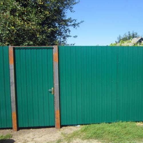 Металлические ворота с калиткой. Декоративные калитки и ворота 08