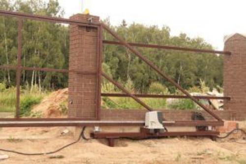 Установка откатных ворот на винтовые сваи. Конструкция на винтовых сваях