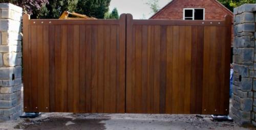 Как правильно навесить деревянные ворота. Виды деревянных ворот