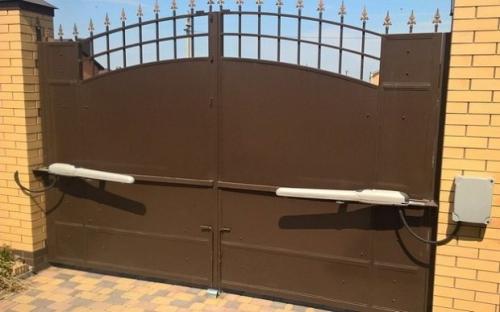 Автоматические ворота своими руками распашные из стеклоподъемников. Распашные автоматические ворота