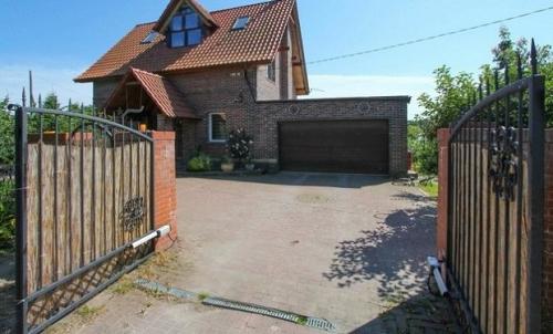 Автоматические ворота своими руками распашные из стеклоподъемников. Распашные автоматические ворота