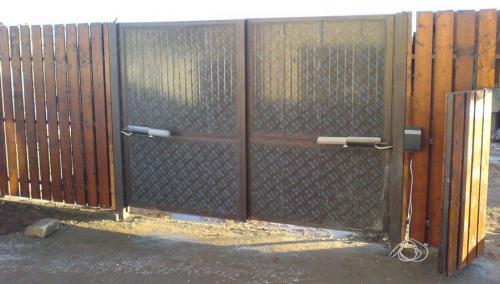 Распашные ворота с электроприводом – плюсы и минусы