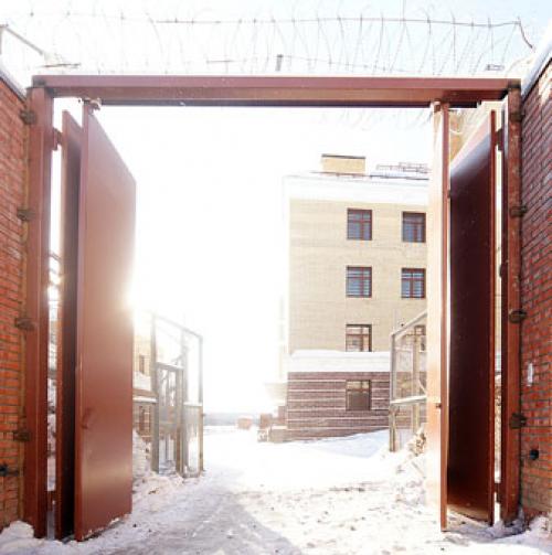 Гараж из металлопрофиля ворота складные. Подъёмно-поворотные 07