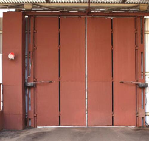 Гараж из металлопрофиля ворота складные. Подъёмно-поворотные 05