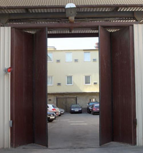 Гараж из металлопрофиля ворота складные. Подъёмно-поворотные 06