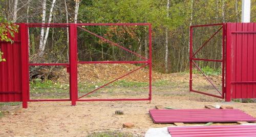 Ворота с калиткой из профнастила своими руками. Ворота из профлиста своими руками. Чертежи, схемы, инструкция