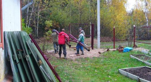 Ворота с калиткой из профнастила своими руками. Ворота из профлиста своими руками. Чертежи, схемы, инструкция