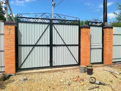 Какую профильную трубу использовать для ворот. Как сварить ворота из профильной трубы своими руками: чертежи и расчет, фото