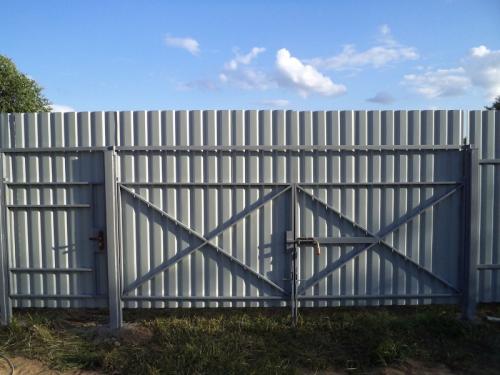 Варианты ворот из профнастила. Ворота из профнастила: как и из чего изготовить стальные ворота своими руками. Обзор простых идей и лучших решений (75 фото)