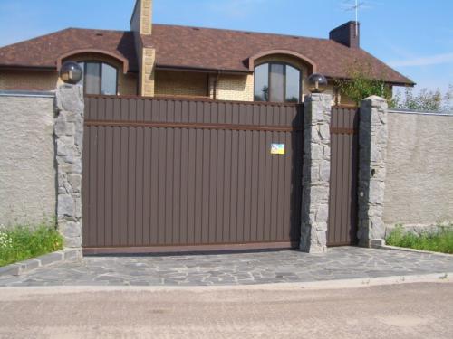 Варианты ворот из профнастила. Ворота из профнастила: как и из чего изготовить стальные ворота своими руками. Обзор простых идей и лучших решений (75 фото)