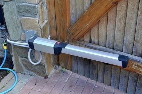Автоматические ворота своими руками распашные из стеклоподъемников. Распашные автоматические ворота