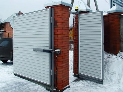 Распашные ворота с электроприводом. Ворота с электроприводом распашные с автоматическим открыванием