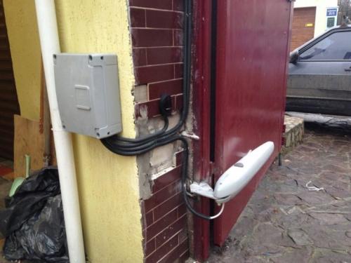 Распашные ворота с электроприводом. Ворота с электроприводом распашные с автоматическим открыванием