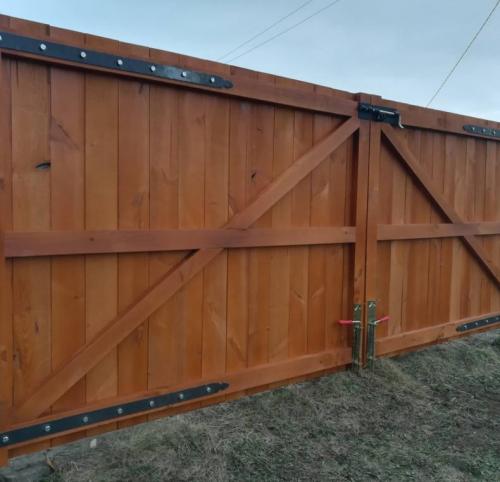 Крепление ворот к металлическим столбам. Как установить ворота из профнастила своими руками — поэтапная с фото и описанием техника установки раздвижных, и распашных ворот