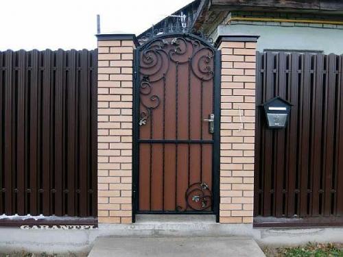 Стандартная высота ворот во двор. Размеры ворот: ширина и оптимальная высота в заборе с калиткой частного дома