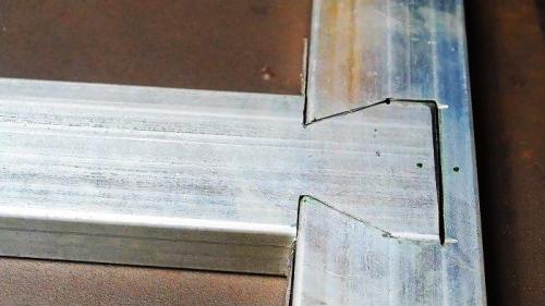 Как соединить профильную трубу без сварки в домашних условиях. 5 способов надежного соединения профильных труб без сварки