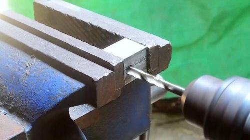 Как соединить профильную трубу без сварки в домашних условиях. 5 способов надежного соединения профильных труб без сварки