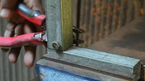 Как соединить профильную трубу без сварки в домашних условиях. 5 способов надежного соединения профильных труб без сварки