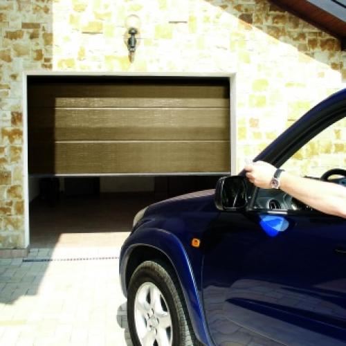 Виды секционных гаражных ворот alutech. О продукции бренда 06