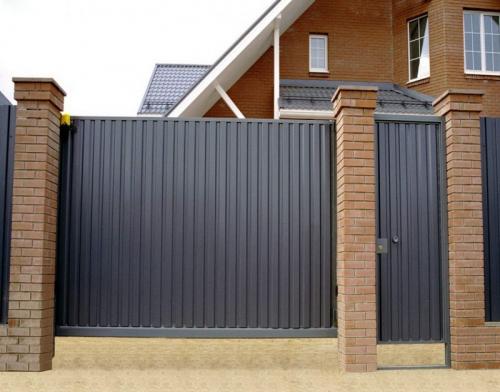 Ворота для дома из профнастила. Ворота из профнастила: как и из чего изготовить стальные ворота своими руками. Обзор простых идей и лучших решений (75 фото)