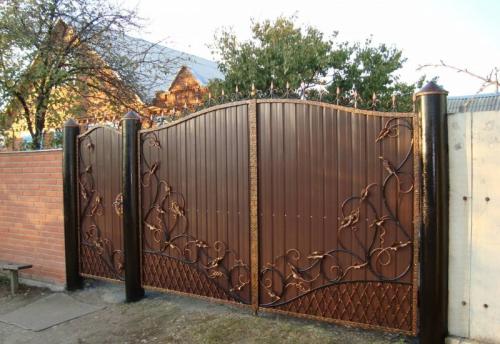 Ворота для дома из профнастила. Ворота из профнастила: как и из чего изготовить стальные ворота своими руками. Обзор простых идей и лучших решений (75 фото)