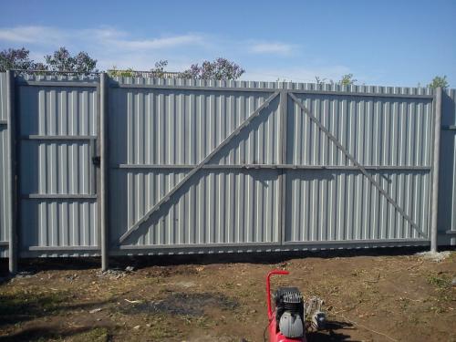 Ворота для дома из профнастила. Ворота из профнастила: как и из чего изготовить стальные ворота своими руками. Обзор простых идей и лучших решений (75 фото)