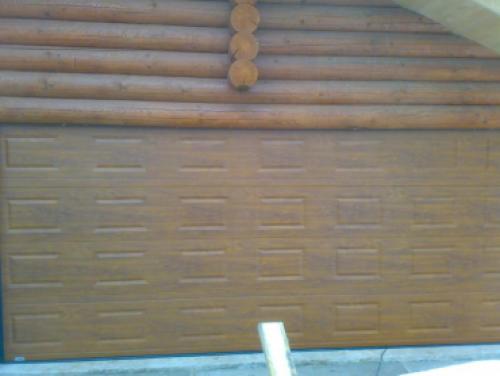 Сравнение цен на гаражные секционные ворота в Крыму. Секционные ворота в Симферополе по цене от 35 тыс. руб. - установка автоматики, варианты дизайна 01