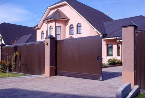 Красивые ворота своими руками. Ворота для частного сектора: виды конструкций, рекомендации по сборке