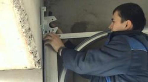 Автоматические секционные гаражные ворота своими рукам. Как сделать секционные ворота для гаража: обычные и с пультом ДУ 04