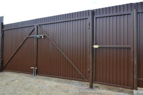 Въездные ворота с калиткой. Как сделать ворота с калиткой своими руками: пошаговая инструкция, чертежи, размеры конструкции, дизайн, монтаж и установка