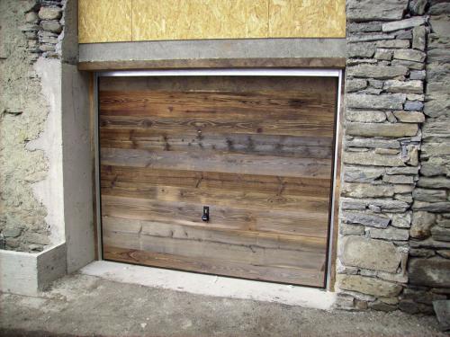 Ворота подъемные с электроприводом. Преимущества и недостатки