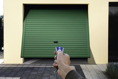 Ворота подъемные с электроприводом. Преимущества и недостатки