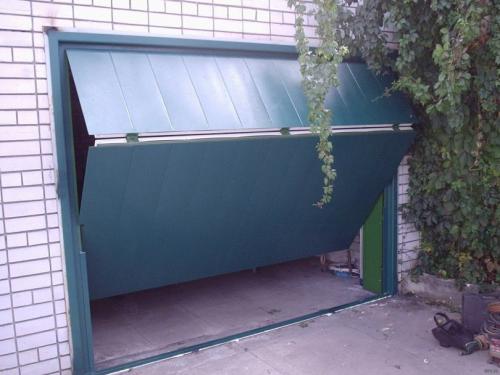 Распашные ворота в гараж своими руками. Гаражные ворота своими руками: пошаговое описание постройки и нюансы изготовления ворот для гаража (125 фото и видео)
