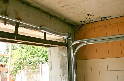 Монтаж секционных гаражных ворот. Самостоятельный монтаж секционных ворот 05 Монтаж секционных гаражных ворот. Самостоятельный монтаж секционных ворот 05