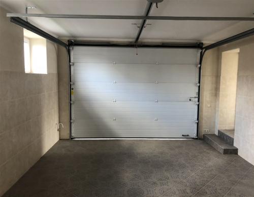 Секционные ворота