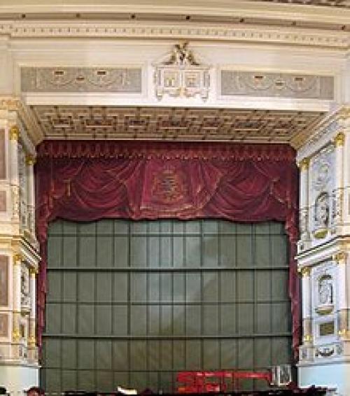 Преимущества противопожарных и противодымных штор. Преимущества и недостатки противопожарных штор 03