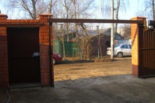 Подвесные откатные ворота. Как правильно сделать подвесные откатные ворота своими руками?