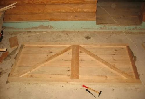 Ворота для сарая своими руками. Как можно сделать дверь из досок своими руками: подробная инструкция