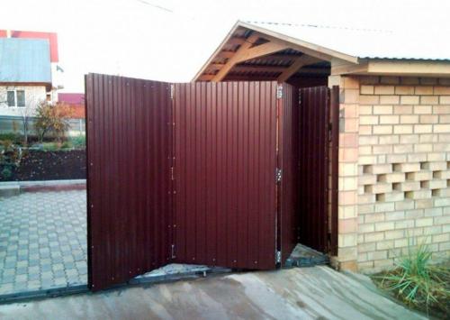 Поворотно-складные ворота. Складные ворота-гармошка своими руками