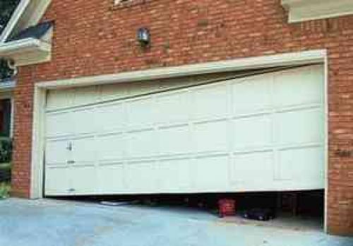 Как выровнять секционные ворота. Ремонт секционных ворот